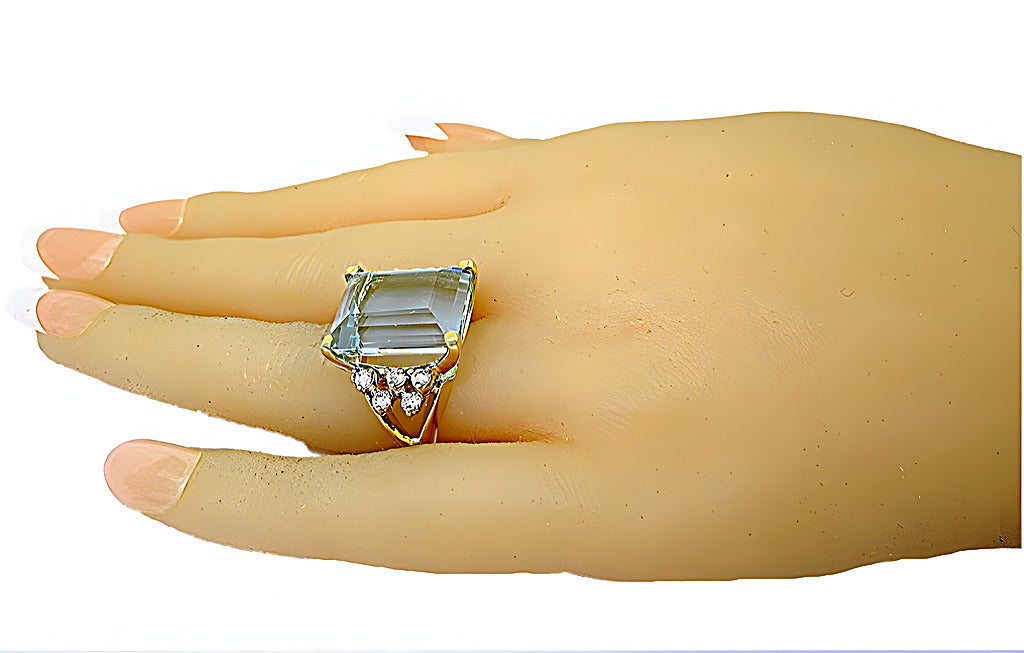 Emerald cut Aquamarine and diamond ring - In House Treasure