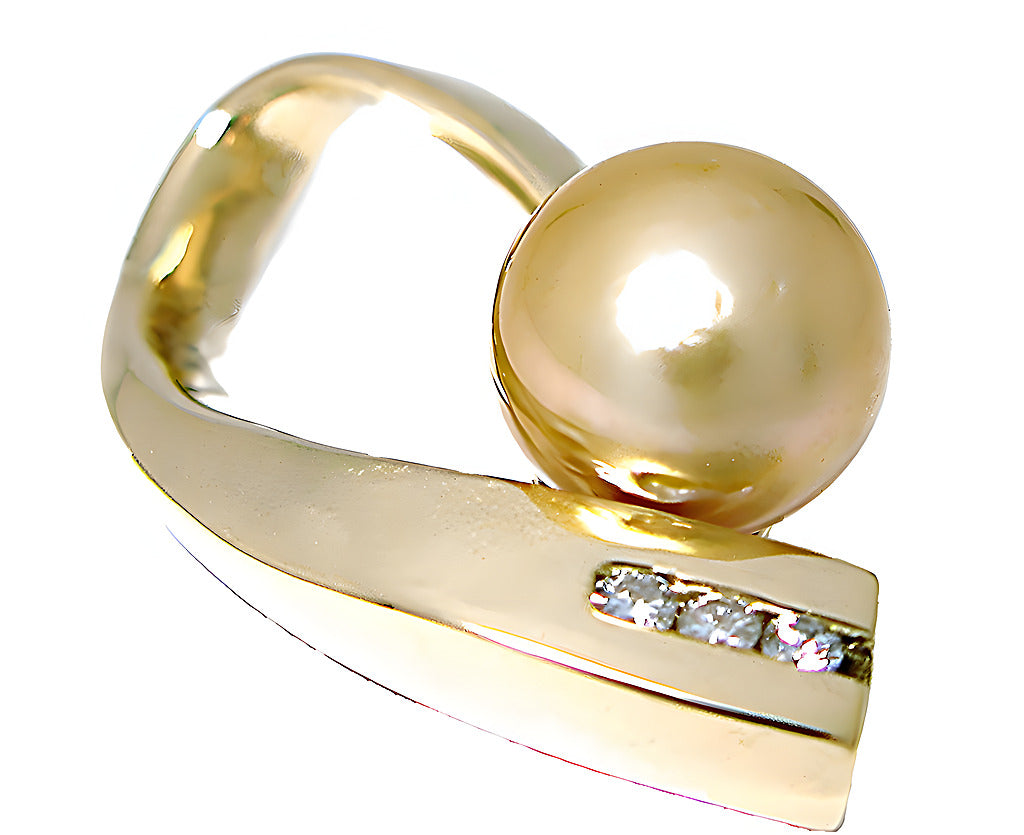 Golden South Sea pearl pendant with diamonds - In House Treasure