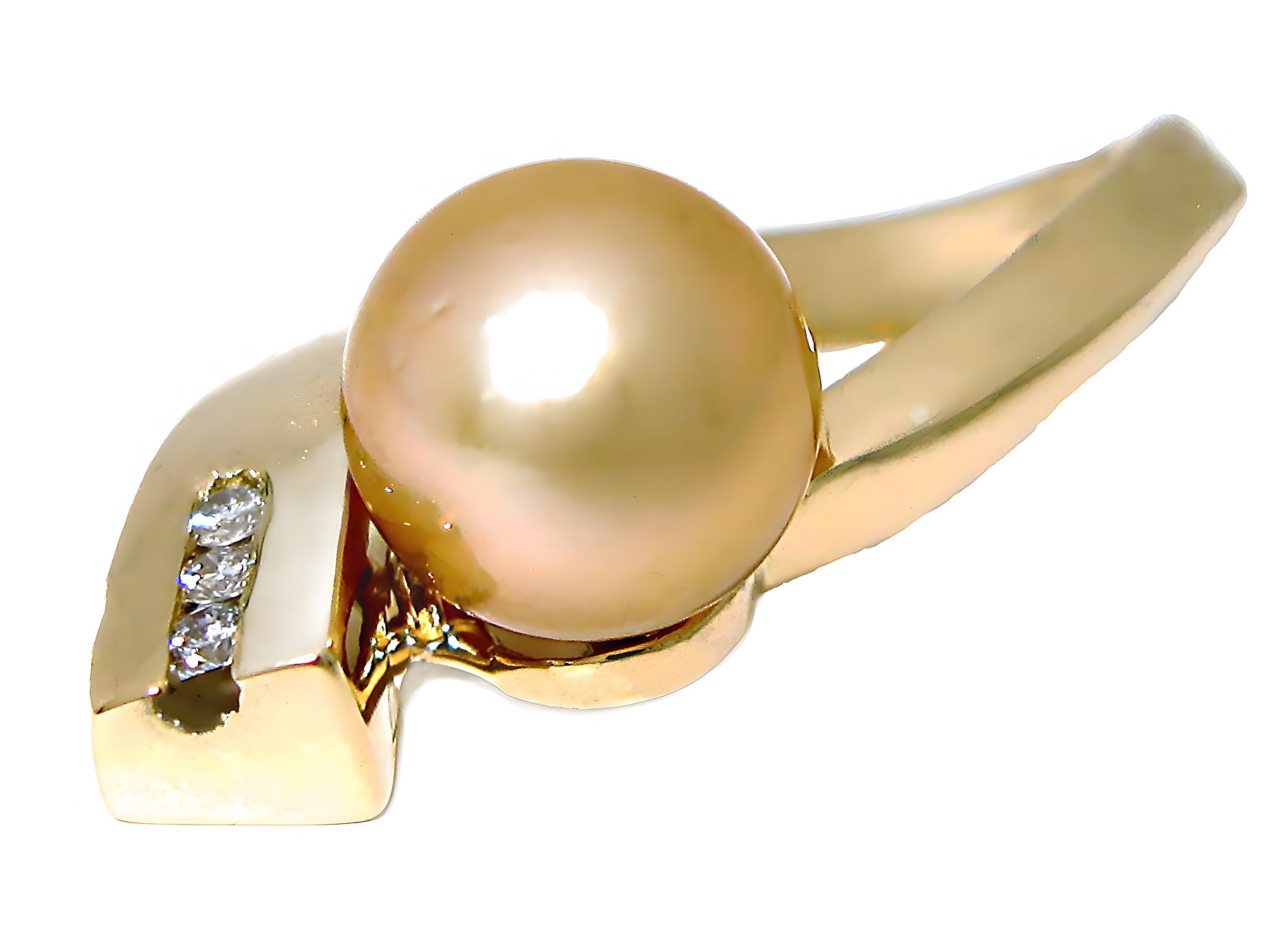 Golden South Sea pearl pendant with diamonds - In House Treasure