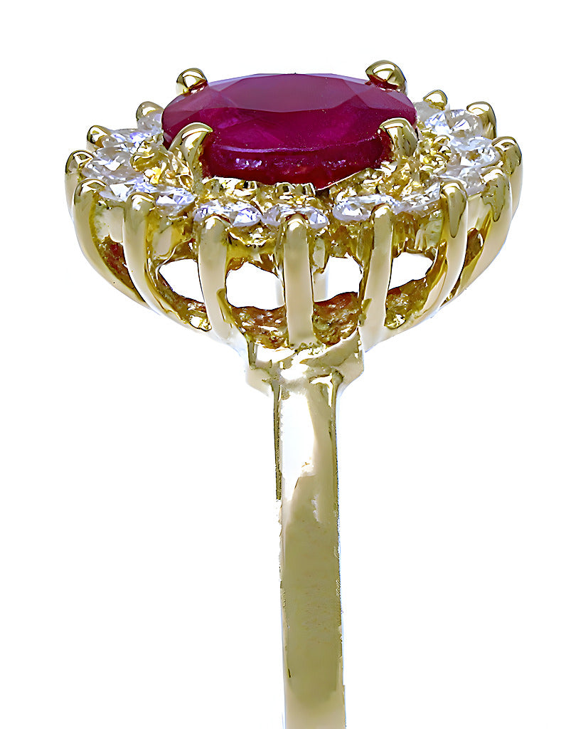 Oval Ruby and Diamond ring - In House Treasure