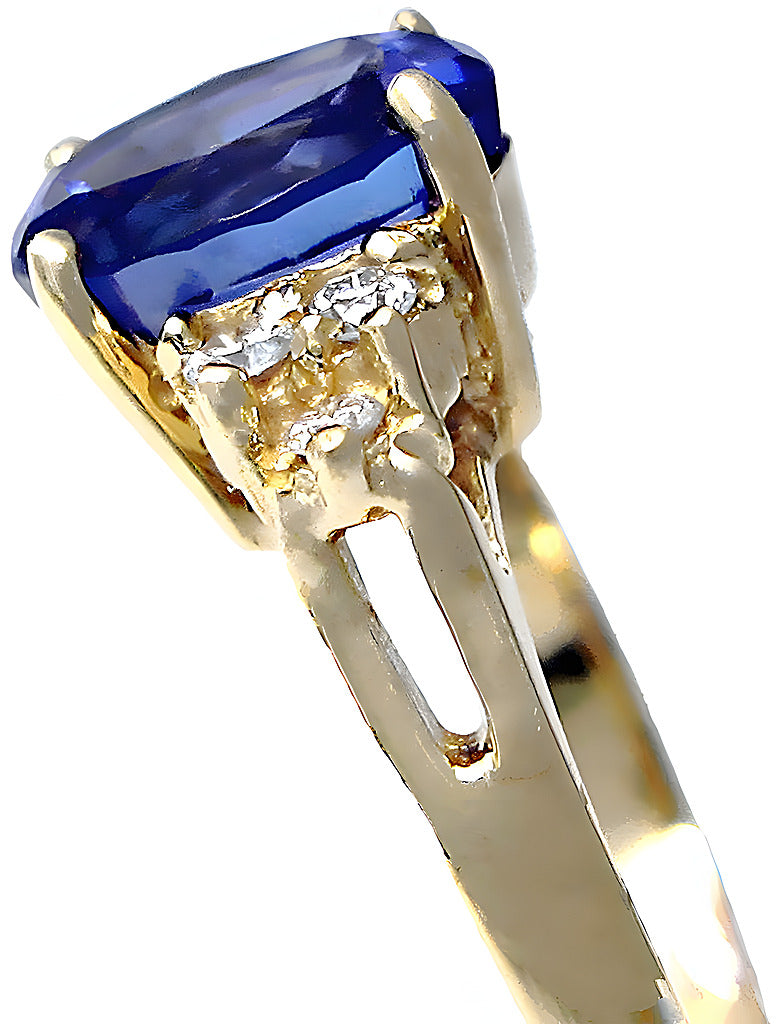 Oval Tanzanite and diamond ring - In House Treasure