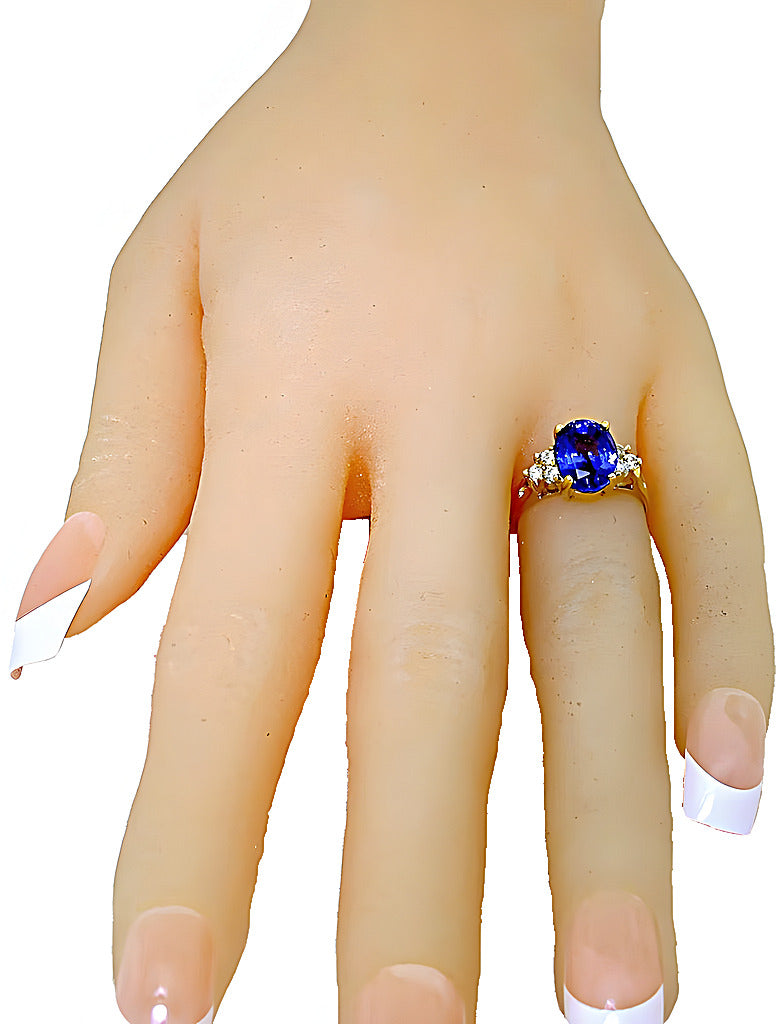 Oval Tanzanite and diamond ring - In House Treasure