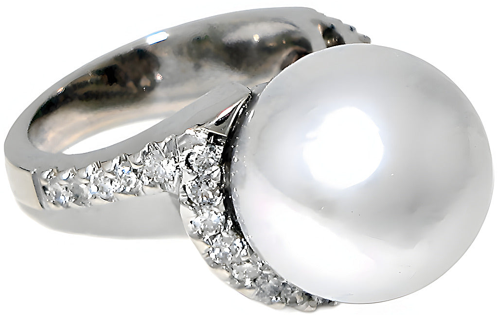 White South Sea pearl and diamond ring - In House Treasure